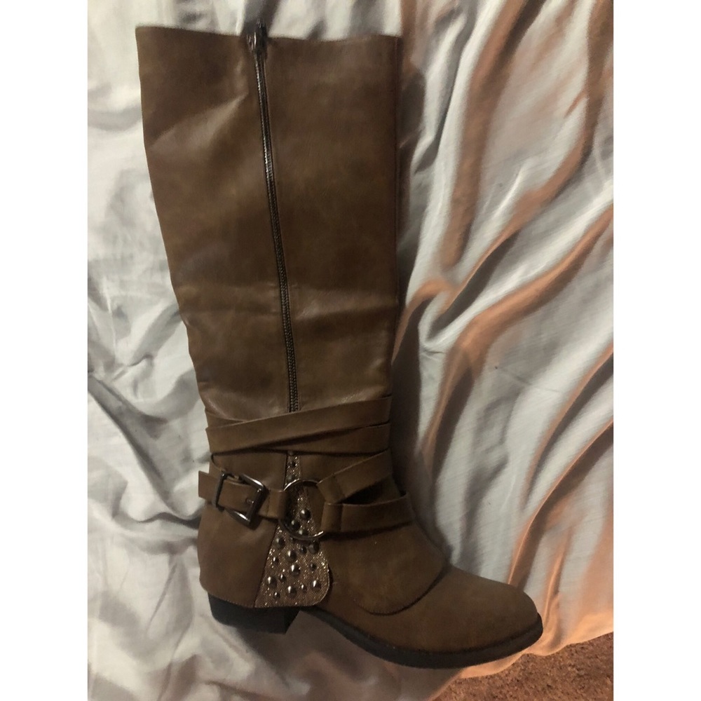 Women’s Boots Size 8.5